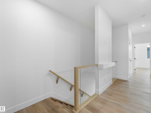 731 30 Street, Edmonton, AB - Indoor Photo Showing Other Room