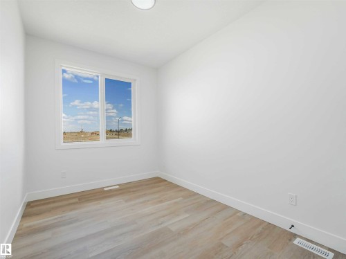 731 30 Street, Edmonton, AB - Indoor Photo Showing Other Room