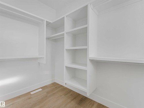 731 30 Street, Edmonton, AB - Indoor With Storage