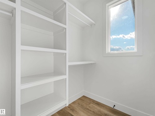 731 30 Street, Edmonton, AB - Indoor With Storage