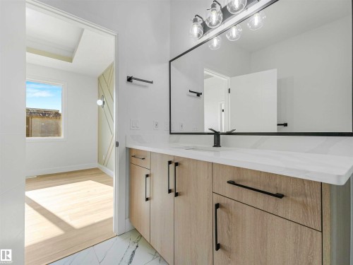 731 30 Street, Edmonton, AB - Indoor Photo Showing Other Room