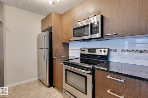 3104 9351 Simpson Drive, Edmonton, AB - Indoor Photo Showing Kitchen