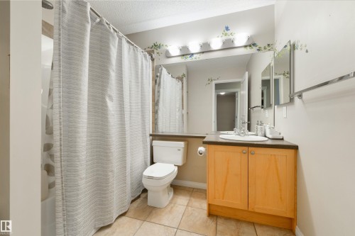 1215 Ormsby Lane, Edmonton, AB - Indoor Photo Showing Bathroom