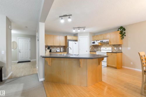 1215 Ormsby Lane, Edmonton, AB - Indoor Photo Showing Kitchen