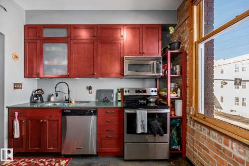 204 10141 95 Street, Edmonton, AB - Indoor Photo Showing Kitchen