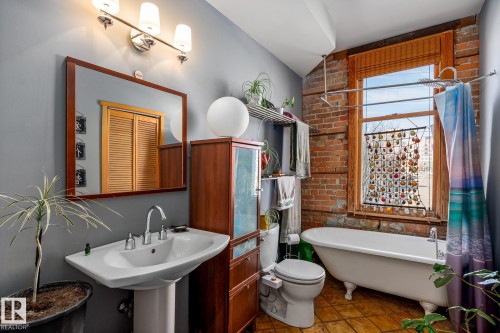 204 10141 95 Street, Edmonton, AB - Indoor Photo Showing Bathroom