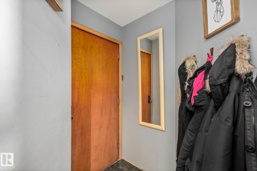 204 10141 95 Street, Edmonton, AB - Indoor