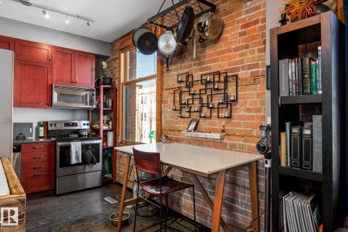 204 10141 95 Street, Edmonton, AB - Indoor Photo Showing Kitchen