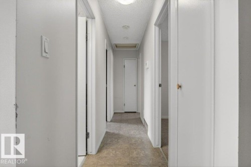 882 Knottwood Road S, Edmonton, AB - Indoor Photo Showing Other Room