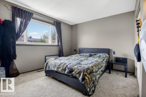 882 Knottwood Road S, Edmonton, AB - Indoor Photo Showing Bedroom