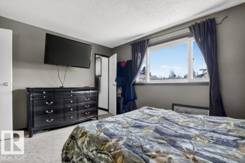 882 Knottwood Road S, Edmonton, AB - Indoor Photo Showing Bedroom