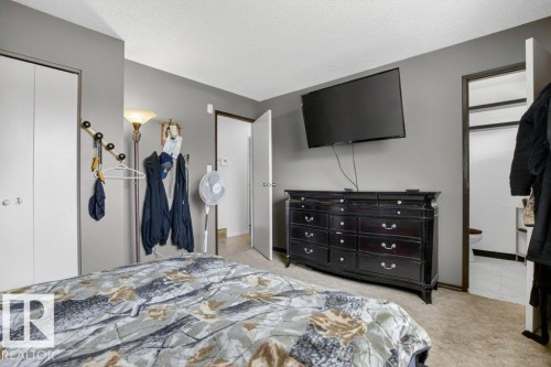 882 Knottwood Road S, Edmonton, AB - Indoor Photo Showing Bedroom