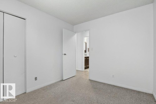882 Knottwood Road S, Edmonton, AB - Indoor Photo Showing Other Room
