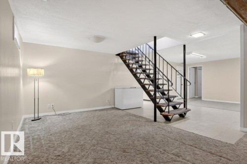 882 Knottwood Road S, Edmonton, AB - Indoor Photo Showing Other Room
