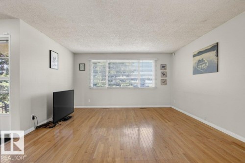 882 Knottwood Road S, Edmonton, AB - Indoor Photo Showing Other Room