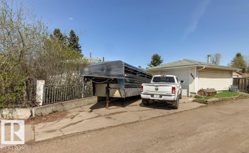882 Knottwood Road S, Edmonton, AB - Outdoor