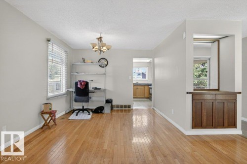882 Knottwood Road S, Edmonton, AB - Indoor
