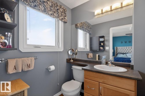 13419 140 Avenue, Edmonton, AB - Indoor Photo Showing Bathroom