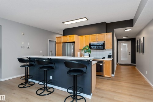 303 9828 112 Street, Edmonton, AB - Indoor Photo Showing Kitchen With Upgraded Kitchen