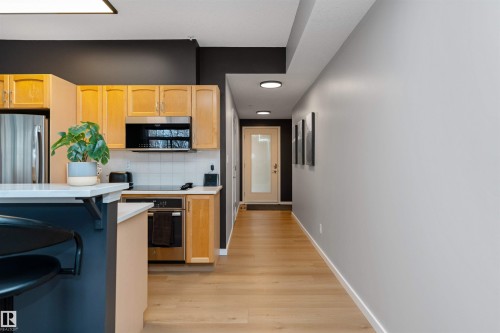 303 9828 112 Street, Edmonton, AB - Indoor Photo Showing Kitchen