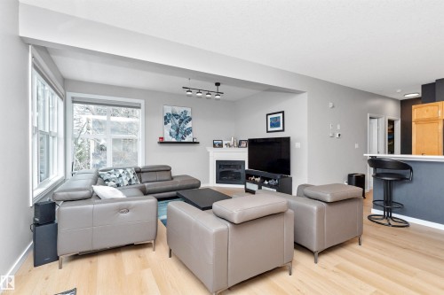 303 9828 112 Street, Edmonton, AB - Indoor Photo Showing Living Room
