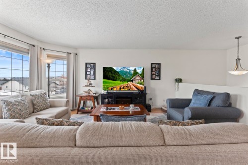 616 20 Street, Cold Lake, AB - Indoor Photo Showing Living Room