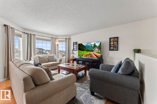 616 20 Street, Cold Lake, AB - Indoor Photo Showing Living Room