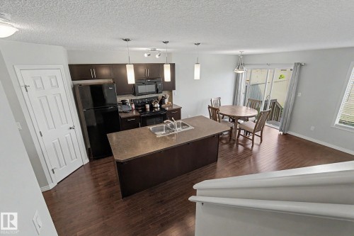 1747 Chapman Way, Edmonton, AB - Indoor Photo Showing Kitchen With Double Sink