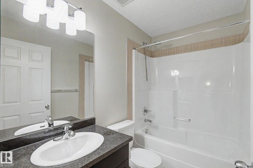 1747 Chapman Way, Edmonton, AB - Indoor Photo Showing Bathroom