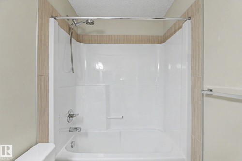 1747 Chapman Way, Edmonton, AB - Indoor Photo Showing Bathroom