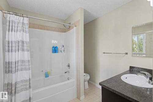 1747 Chapman Way, Edmonton, AB - Indoor Photo Showing Bathroom