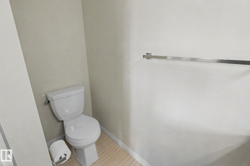 1747 Chapman Way, Edmonton, AB - Indoor Photo Showing Bathroom