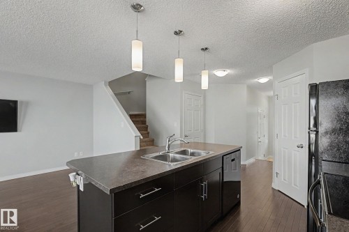 1747 Chapman Way, Edmonton, AB - Indoor Photo Showing Kitchen With Double Sink