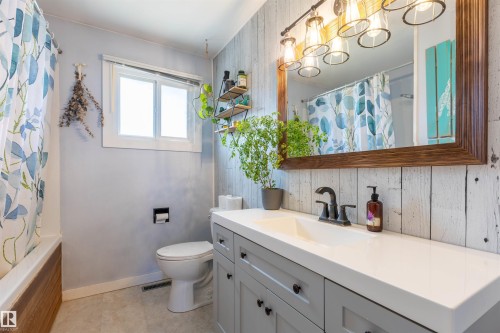 10379 108 Avenue, Westlock, AB - Indoor Photo Showing Bathroom