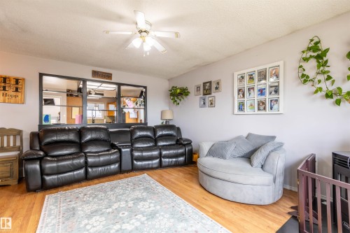 10379 108 Avenue, Westlock, AB - Indoor Photo Showing Living Room