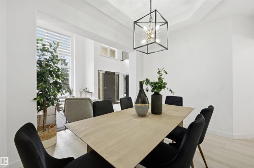 926 Thompson Place, Edmonton, AB - Indoor Photo Showing Dining Room
