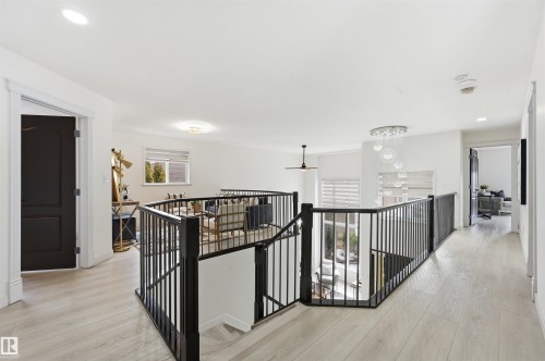 926 Thompson Place, Edmonton, AB - Indoor Photo Showing Other Room