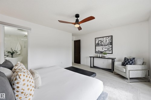 926 Thompson Place, Edmonton, AB - Indoor Photo Showing Bedroom