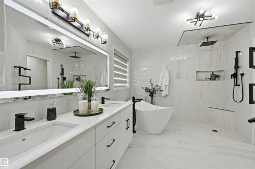 926 Thompson Place, Edmonton, AB - Indoor Photo Showing Bathroom