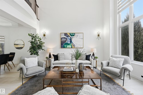 926 Thompson Place, Edmonton, AB - Indoor Photo Showing Living Room