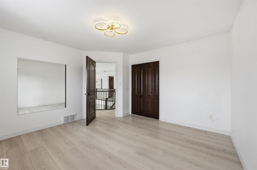 926 Thompson Place, Edmonton, AB - Indoor Photo Showing Other Room