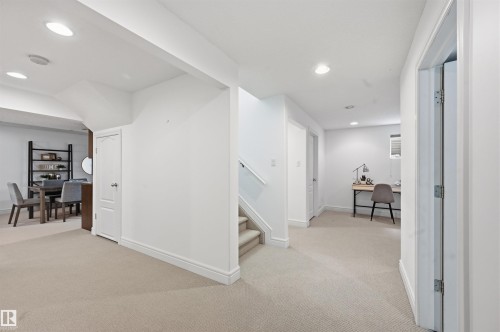 926 Thompson Place, Edmonton, AB - Indoor Photo Showing Other Room