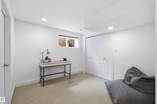 926 Thompson Place, Edmonton, AB - Indoor