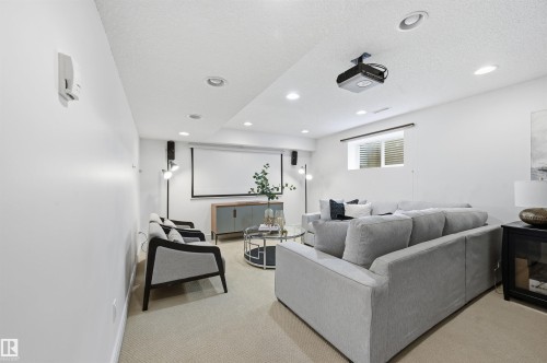 926 Thompson Place, Edmonton, AB - Indoor