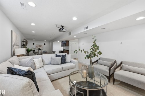 926 Thompson Place, Edmonton, AB - Indoor Photo Showing Living Room