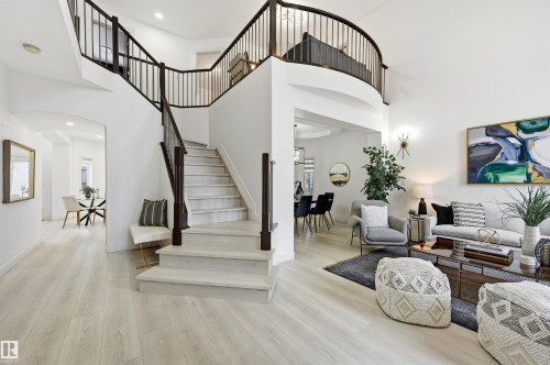 926 Thompson Place, Edmonton, AB - Indoor Photo Showing Other Room