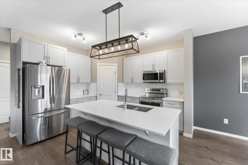 8 Treble Landing, Spruce Grove, AB - Indoor Photo Showing Kitchen With Double Sink With Upgraded Kitchen