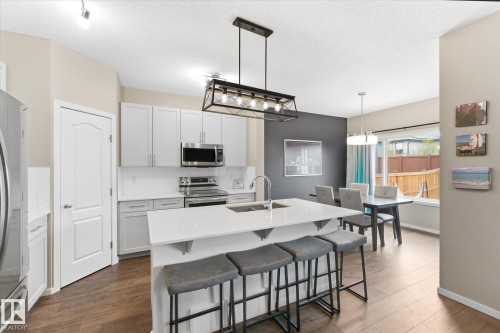 8 Treble Landing, Spruce Grove, AB - Indoor Photo Showing Kitchen