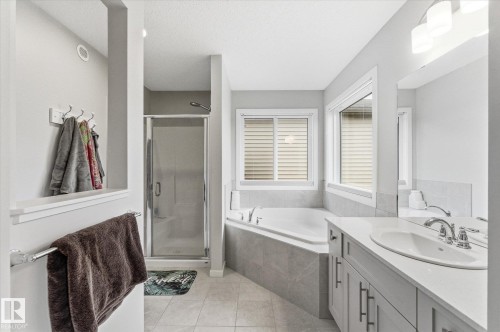 8 Treble Landing, Spruce Grove, AB - Indoor Photo Showing Bathroom
