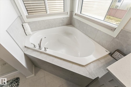 8 Treble Landing, Spruce Grove, AB - Indoor Photo Showing Bathroom